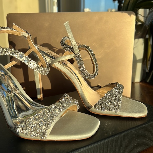 Badgley Mischka Galia Size White Satin - Picture 15 of 17